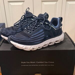 Vionic Fortune Navy Performance Sneakers – Women’s Size 7